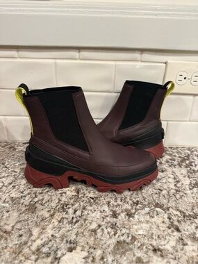 Women’s Sorel Brex Waterproof (size 7)